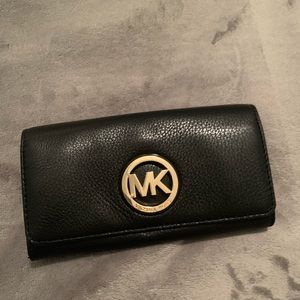 michealkors wallet bundle!!
